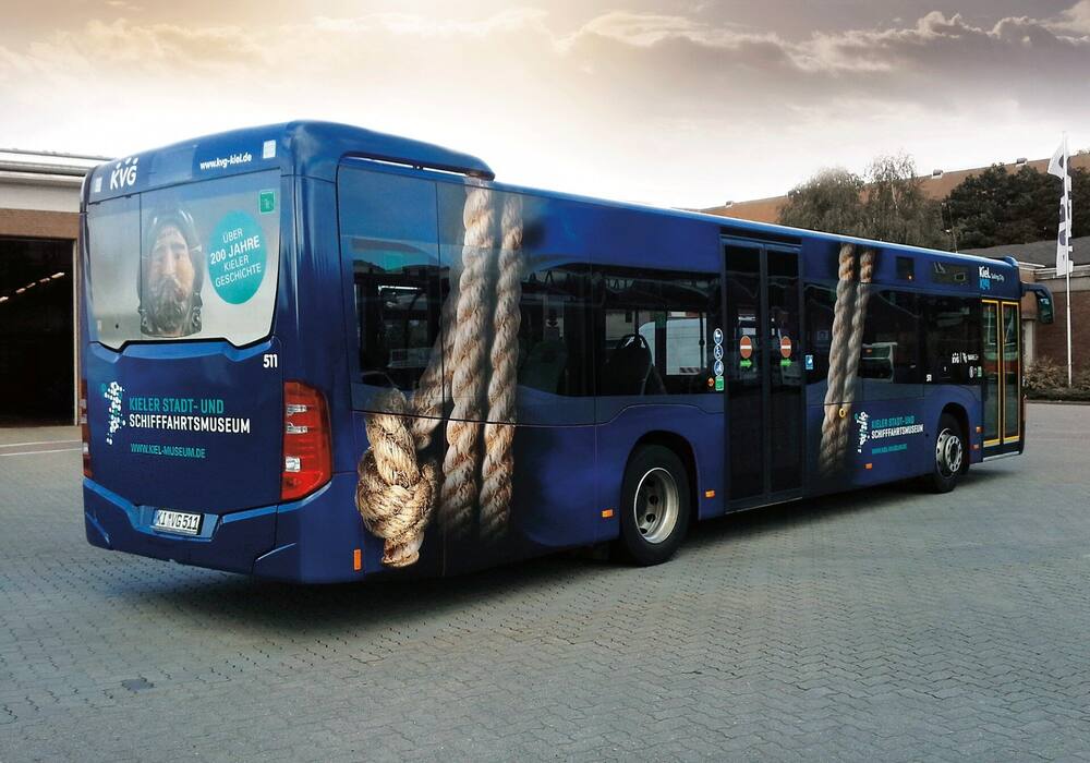 Bus mit Ganzgestaltung für das Stadt- und Schifffahrtsmuseum