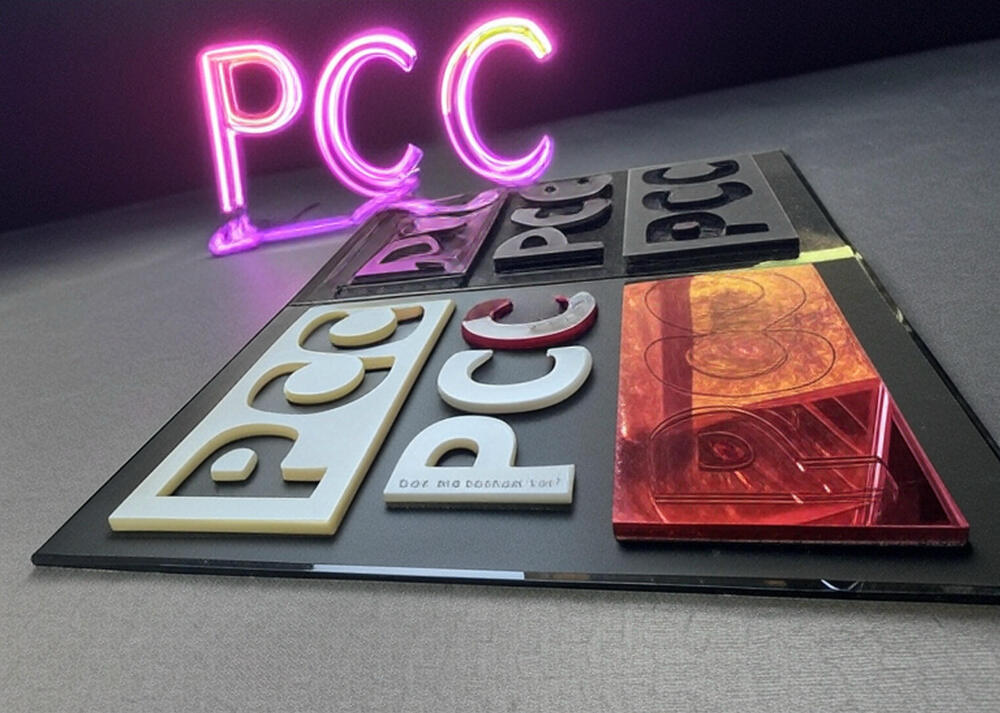 PMC-Schriftzüge mit Neon-Effekt und verschiedenen Oberflächen